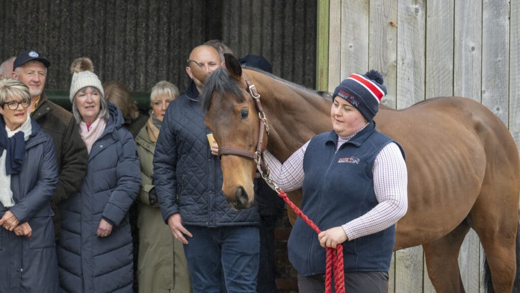 The syndicate members stay dry whilst Horwich stands in the rain!